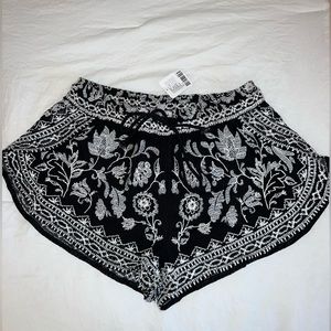 Urban Outfitters black and white printed relaxed flare shorts, size M, with tags